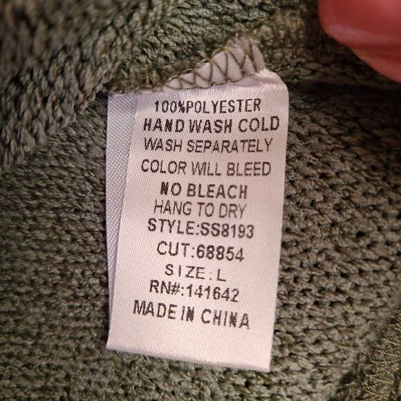 She + Sky Womens NWT Sage Green V-Neck Sweater Large - Picture 7 of 11